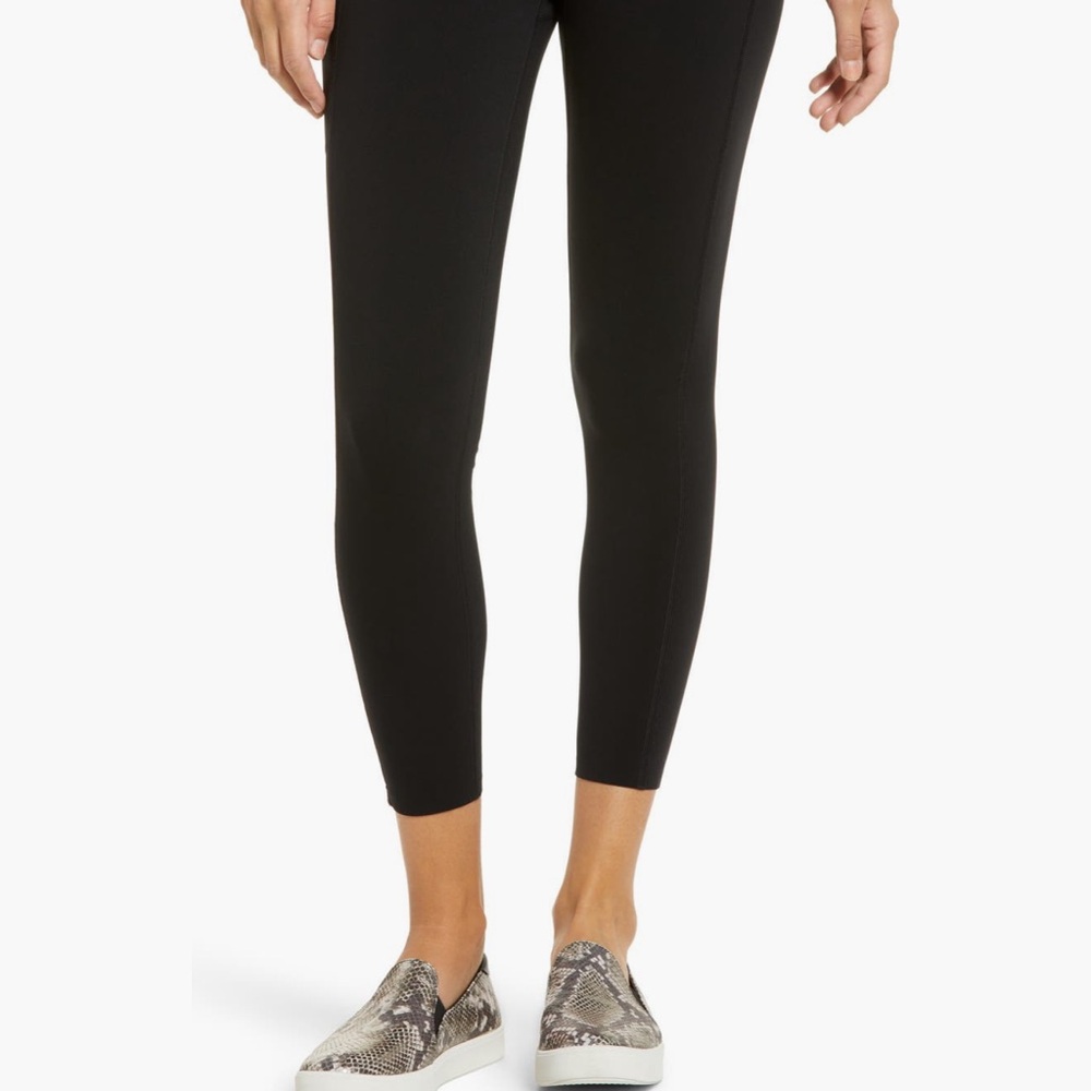 Spanx women’s every wear 7/8 active  Black leggings